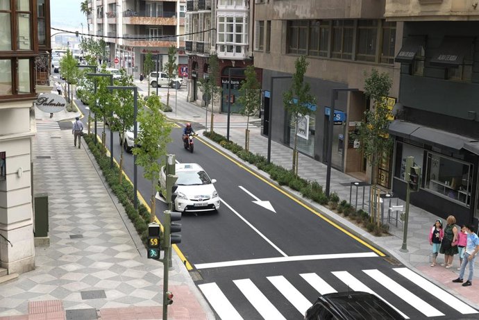 Archivo - Tramo de la calle Isabel II
