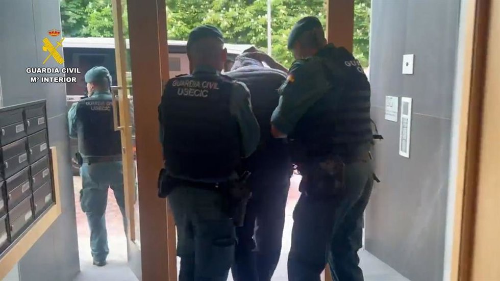 Desarticulada una banda criminal dedicada a estafas con criptoactivos en Euskadi