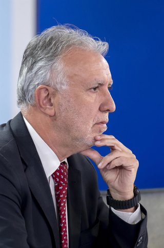 Archivo - El ministro de Política Territorial y Memoria Democrática, Ángel Víctor Torres, durante una rueda de prensa tras el Consejo de Ministros, a 3 de febrero de 2026, en Madrid (España). El Gobierno ha decidido finalmente en el Consejo de Ministros d