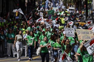Professors de l'educació pública no universitària durant una manifestació, a 11 de maig del 2026, a València.