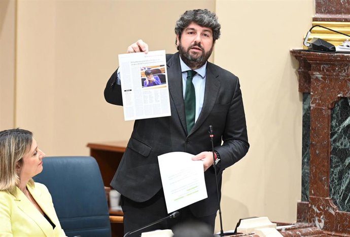 El presidente del Gobierno regional, Fernando López Miras, en la Asamblea Regional