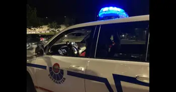 Detenidos dos jóvenes en Irun por sustraer un móvil a una mujer que cuidaba a una mujer en silla de ruedas