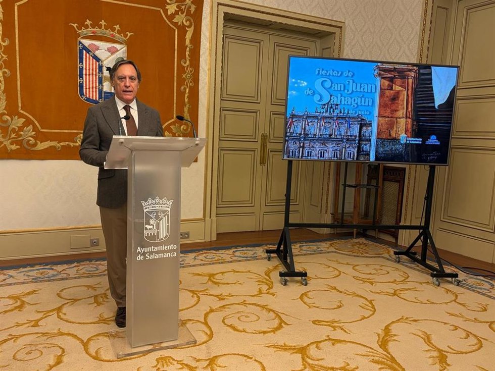 El alcalde de Salamanca, Carlos García Carbayo, durante la presentación de las fiestas de San Juan de Sahagún