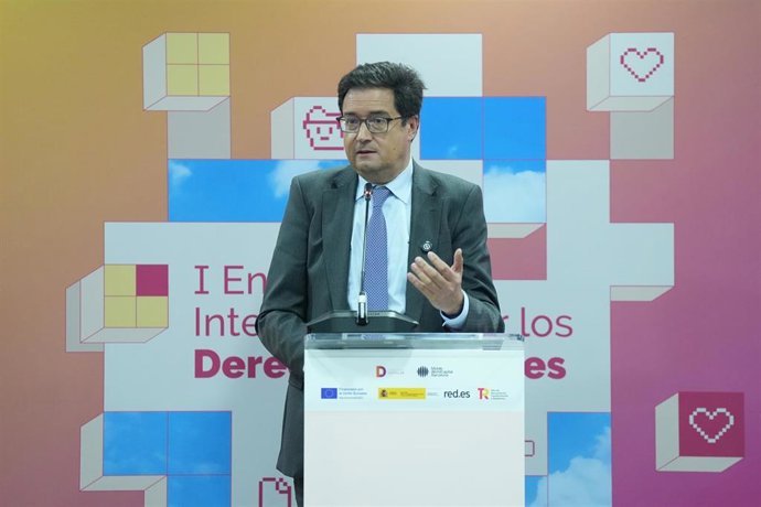 El ministro para la Transformación Digital y de la Función Pública, Óscar López, durante una rueda de prensa tras participar en el Encuentro Internacional por los Derechos Digitales