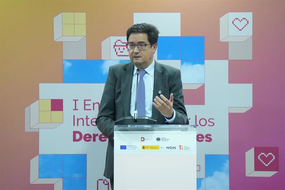 El ministro para la Transformación Digital y de la Función Pública, Óscar López, durante una rueda de prensa tras participar en el Encuentro Internacional por los Derechos Digitales