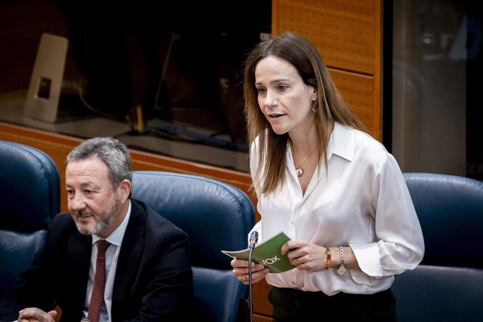 Archivo - La portavoz de Vox en la Asamblea de Madrid, Isabel Pérez Moñino (d), durante una sesión plenaria en la Asamblea de Madrid, a 12 de marzo de 2026, en Madrid (España). La nueva consejera de Educación, Ciencia y Universidades comparece hoy en la A
