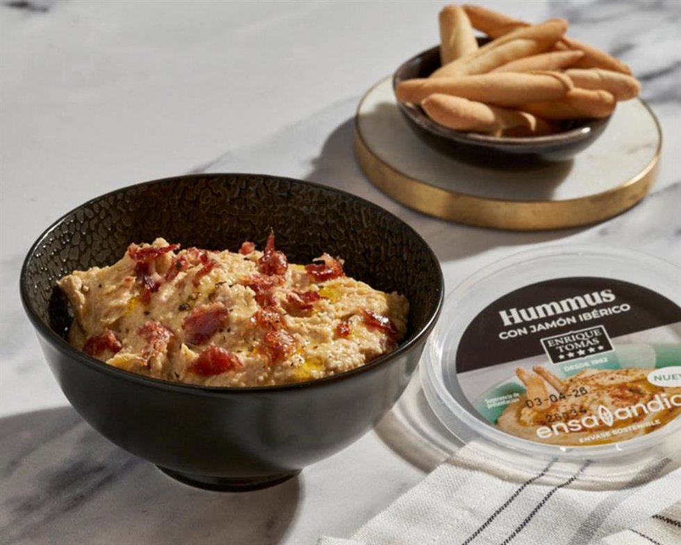 Enrique Tomás y Ensaladia reinventan el “picoteo” con el primer hummus con jamón ibérico