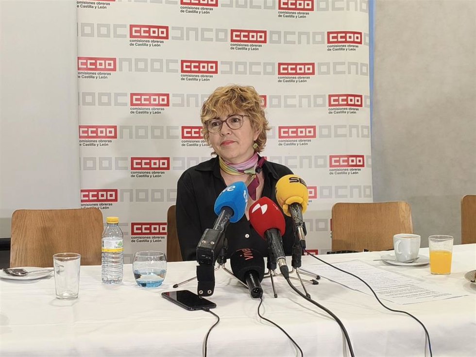 La secretaria general de CCOO Castilla y León, Ana Fernández de los Muros, durante el desayuno informativo.