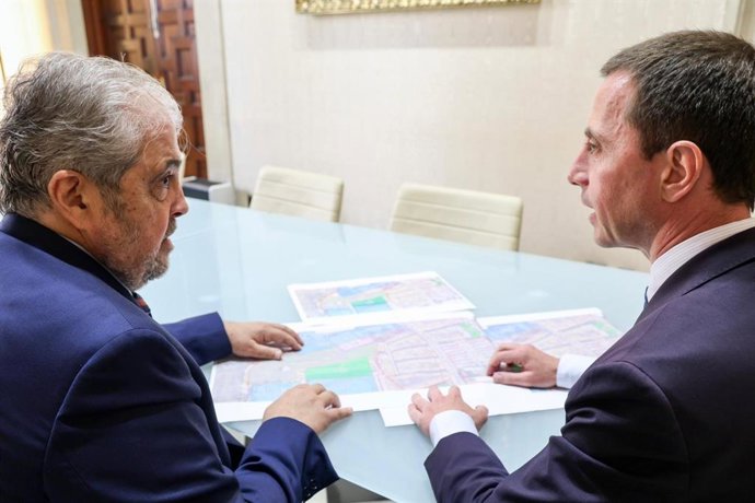 El conseller insular, Rafel Bosch, junto al presidente del Consell, Llorenç Galmes
