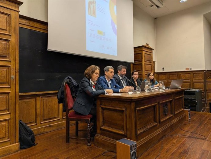 Inauguración del Congreso que se celebra en la Universidad de Oviedo 'Análisis de los factores concurrentes en la violencia De género y el recurso al derecho como instrumento de prevención'.