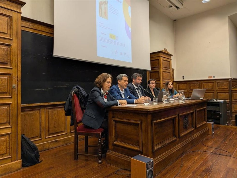 Inauguración del Congreso que se celebra en la Universidad de Oviedo 'Análisis de los factores concurrentes en la violencia De género y el recurso al derecho como instrumento de prevención'.