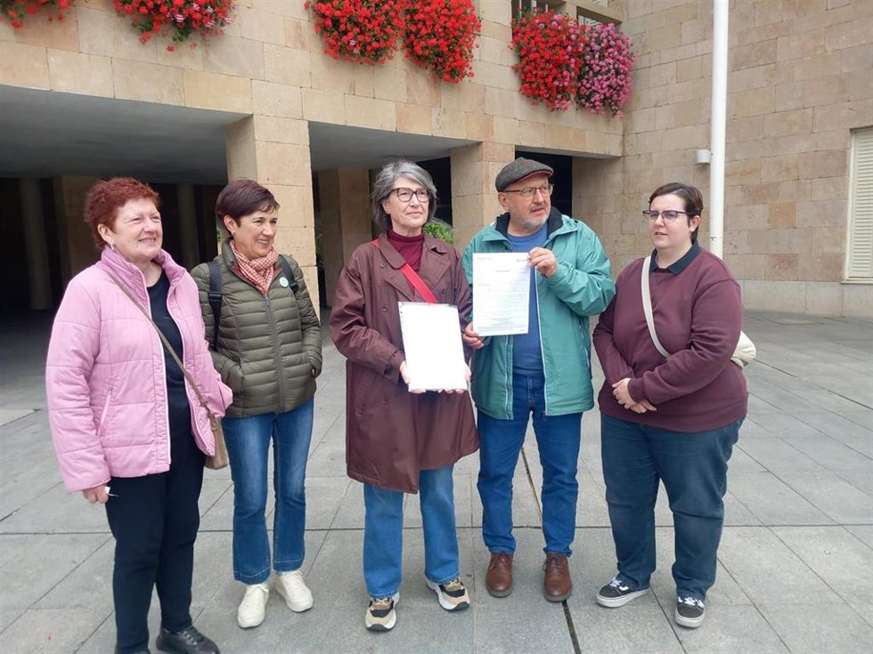 Un total de 1.464 firmas piden al alcalde de Logroño revertir los recortes de presupuesto en la Biblioteca Rafael Azcona