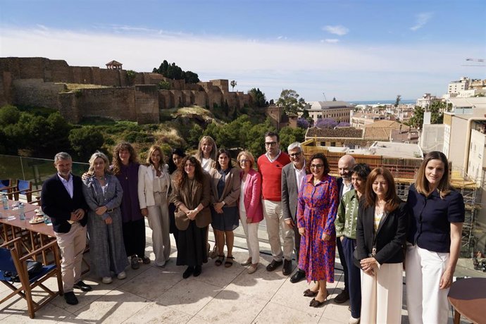 El vicepresidente primero del Gobierno y ministro de Economía, Comercio y Empresa, Carlos Cuerpo (7d), mantiene una reunión con mujeres empresarias en Málaga. 