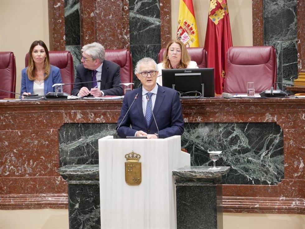 El consejero de Salud, Juan José Pedreño, en la Asamblea Regional