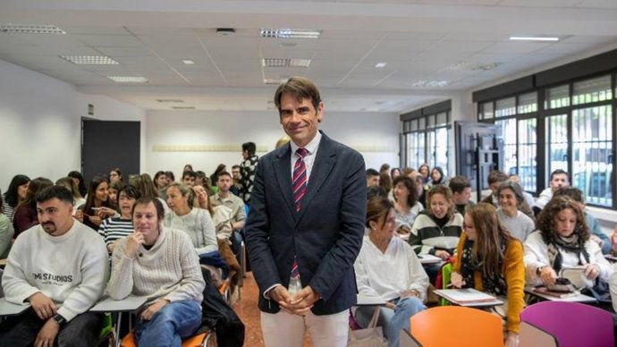El director general de Innovación y Ordenación Educativa, Fabián Martín, inaugura la Jornada de Buenas Prácticas Riojamat