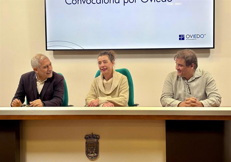 Rueda de prensa de IU-Convocatoria por Oviedo sobre el modelo de participación ciudadana y los consejos de distrito en el Ayuntamiento de Oviedo.
