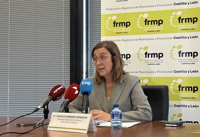 La Presidenta De La Federación Regional De Municipios Y Provincias (FRMP), Ángeles Armisén, En Una Atención A Medios Antes De La Reunión De La Comisión Ejecutiva De La Organización.