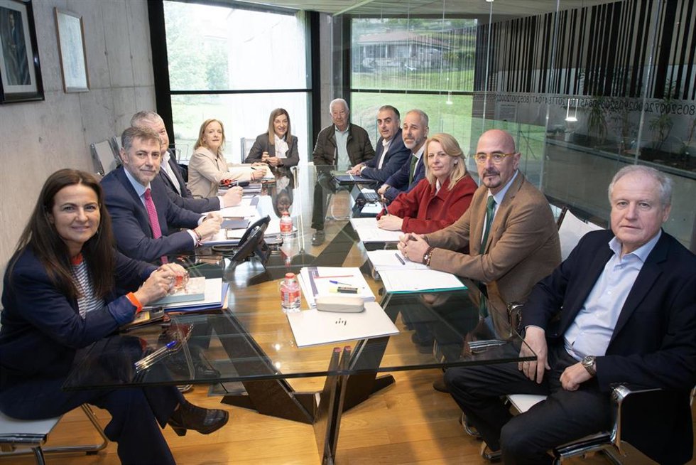 La Presidenta De Cantabria, María José Sáenz De Buruaga, Preside La Reunión Del Consejo De Gobierno