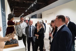 Archivo - La consejera de Cultura y Deporte de la Junta de Andalucía, Patricia del Pozo, visita la exposición del imaginero y escultor Luis Álvarez.