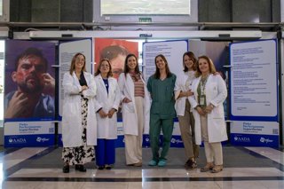 El Hospital Universitario Virgen de las Nieves de Granada ha inaugurado la exposición 'Pieles Perfectamente Imperfectas. Historias Atópicas' que estará en el vestíbulo del Hospital General hasta el próximo jueves, 21 de mayo
