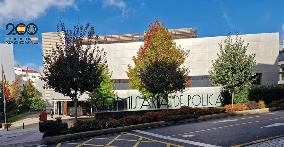 Archivo - Detenidos dos varones en Vigo por supuestos robos con fuerza en el interior de 15 vehículos estacionados