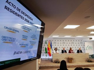 Acto de despedida para 27 residentes en el Hospital Santa Ana de Motril (Granada).