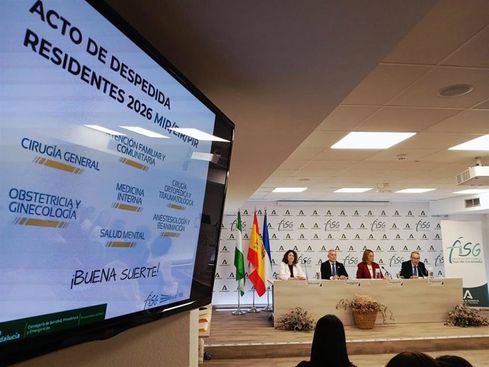 Acto de despedida para 27 residentes en el Hospital Santa Ana de Motril (Granada).