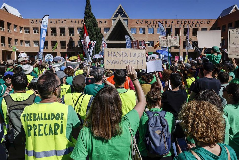 Protesta del sector educativo frente a la Conselleria de Educación, Cultura y Universidades, a 14 de mayo de 2026, en Valencia. 