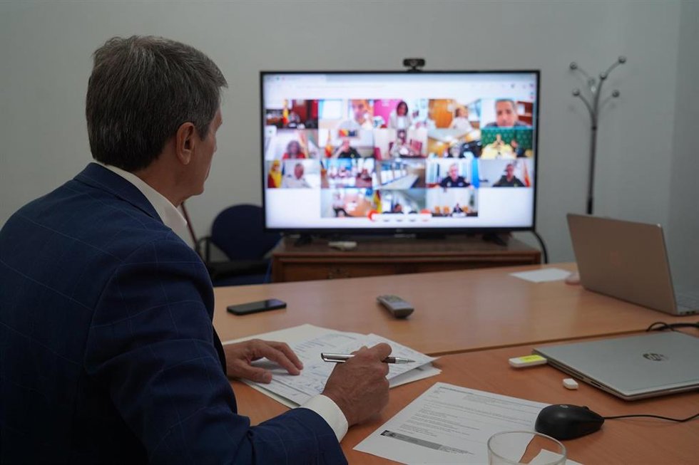 Archivo - El delegado del Gobierno de España en Andalucía, Pedro Fernández, durante la reunión de coordinación de todos los departamentos de la Administración General del Estado (AGE) y de las Fuerzas y Cuerpos de Seguridad estatales que se ha celebrado e