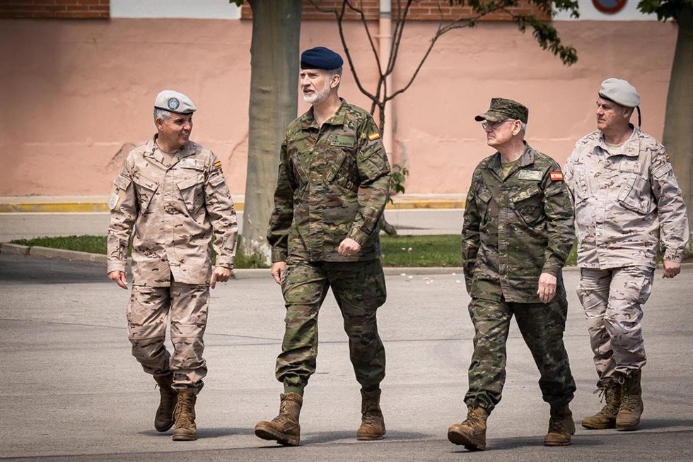 El Rey Felipe VI durante la visita a las instalaciones del Mando Conjunto del Ciberespacio (MCCE) en la Base de Retamares, a 14 de mayo de 2026, en Pozuelo de Alarcón, Madrid (España).