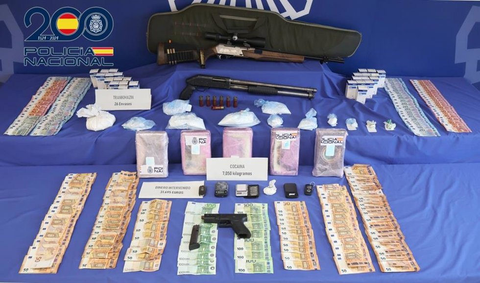 Dinero, droga y armas intervenidas en la operación 'Gallery' en Salamanca.