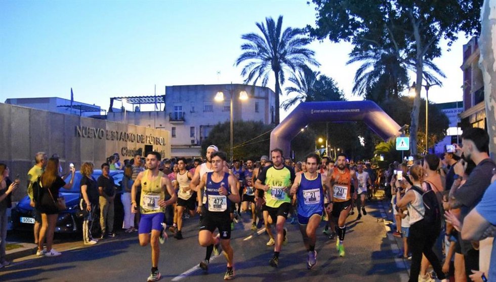 Participantes en la Carrera Nocturna de Alcalá.