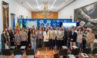 Foto de familia del taller de trabajo centrado en la equidad energética y la innovación pública de la FAMP celebrado en Huelva.