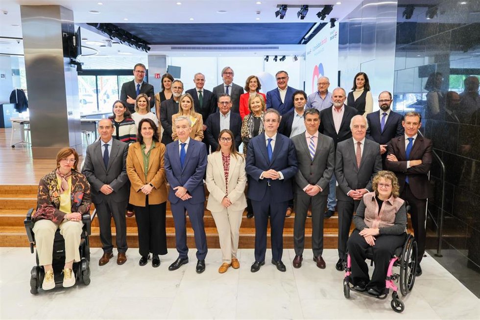 Foto de familia de la presentación de la V edición de la Cena Solidaria Ibercaja.