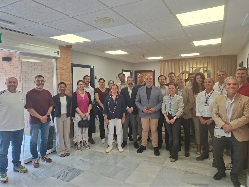 Visita de un grupo de unos 20 alumnos del Programa de Alta Dirección del Sector Salud de la San Telmo Business School de Zaragoza al Centro de Emergencias Sanitarias 061 de Andalucía en Málaga.