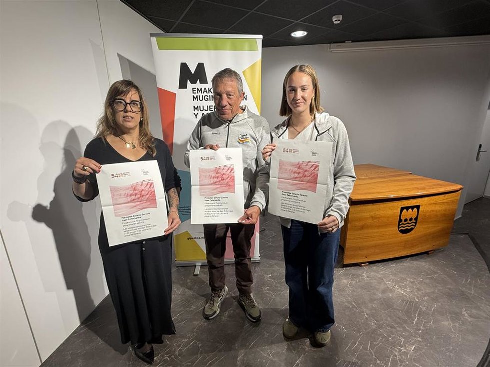 Diputación impulsa entrenamientos para fomentar la participación de mujeres en la Travesía Getaria-Zarautz