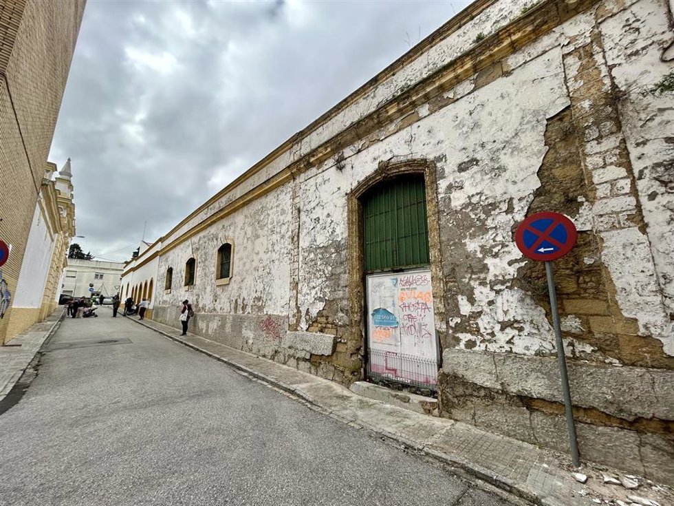 Archivo - Casco bodeguero en la calle Rayón 3 en Jerez.