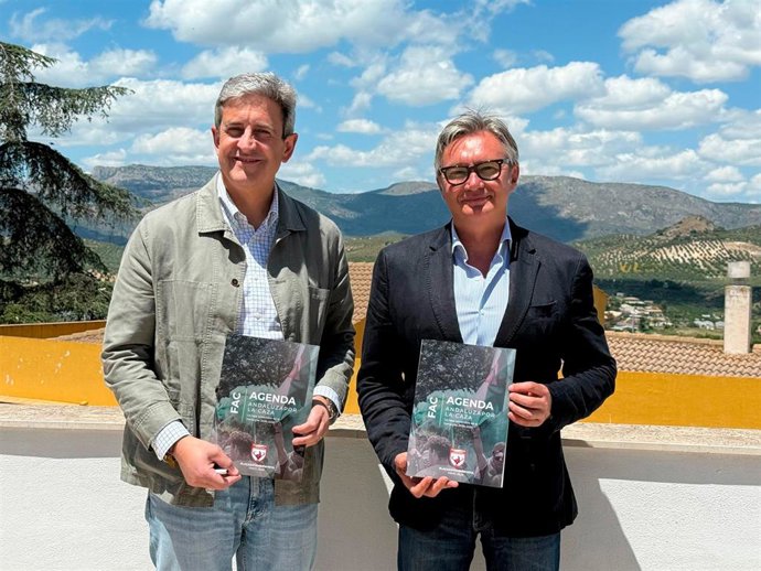 Manuel Gavira firma la Agenda Andaluza por la Caza y refrenda el apoyo de Vox a la caza.