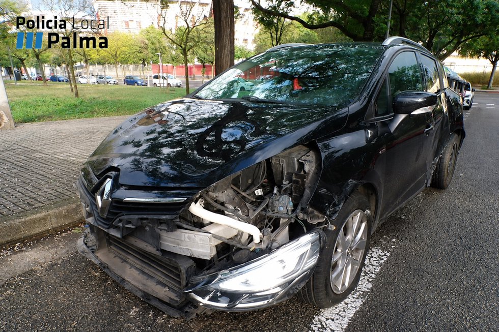 Uno de los coches implicados en el accidente. 