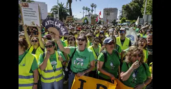 Sindicats diuen que l'acord amb Educació "encara està lluny" i exigixen incloure els salaris en la reunió del dilluns