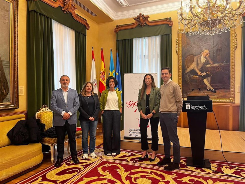 Presentación de los programas de apoyo al comercio para el ejercicio 2026, en el Consistorio gijonés.