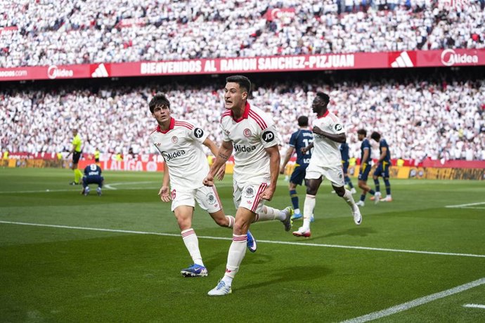 El jugador del Sevilla FC Castrín celebrando un gol.