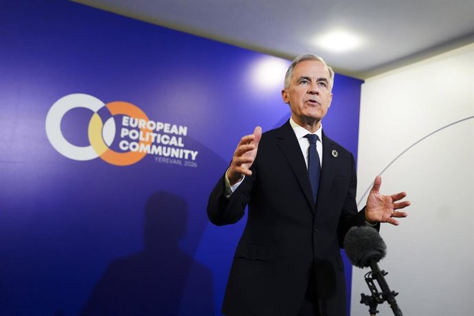 4 de maio de 2026, Yerevan, Armênia: O primeiro-ministro Mark Carney conversa com repórteres durante a 8ª Cúpula da Comunidade Política Europeia em Yerevan, Armênia, na segunda-feira, 4 de maio de 2026. Imagem: 1096426962, Licença: Direitos gerenciados, R