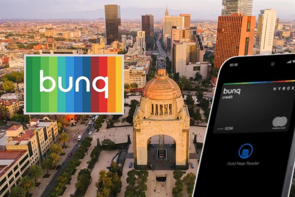 Logo del neobanco Bunq superpuesto sobre una foto de Ciudad de México.