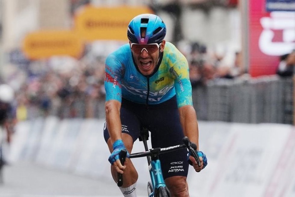 El ciclista italiano Davide Ballerini (XDS Astana Team) ganó este jueves la sexta etapa del Giro de Italia 2026.