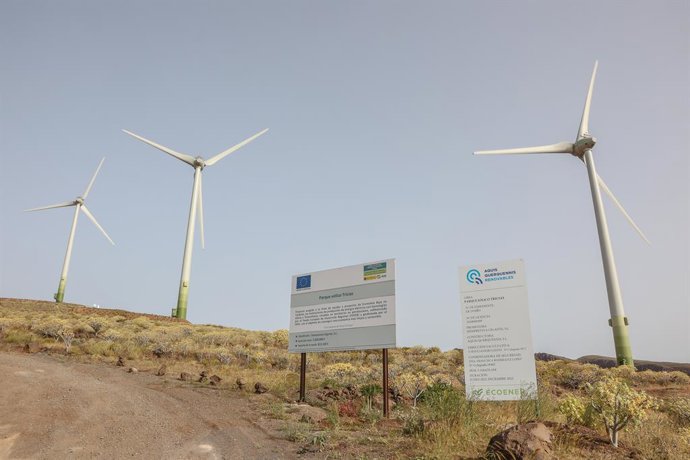 Archivo - Varios aerogeneradores durante la inauguración del parque eólico de Ecoener, a 30 de marzo de 2023, en San Sebastián de la Gomera, La Gomera, Islas Canarias (España). Las instalaciones, que cuentan con una potencia de 12 MW y han supuesto una in