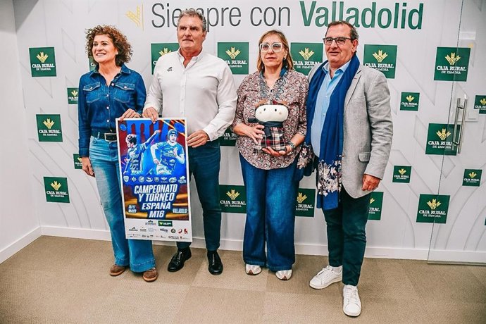 Mayte Martínez (i), Jorge Calleja, Raquel Barbero y Narciso Prieto, durante la presentación.