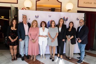 Foto familiar de la entrega de los II Premios Psicología en Acción.