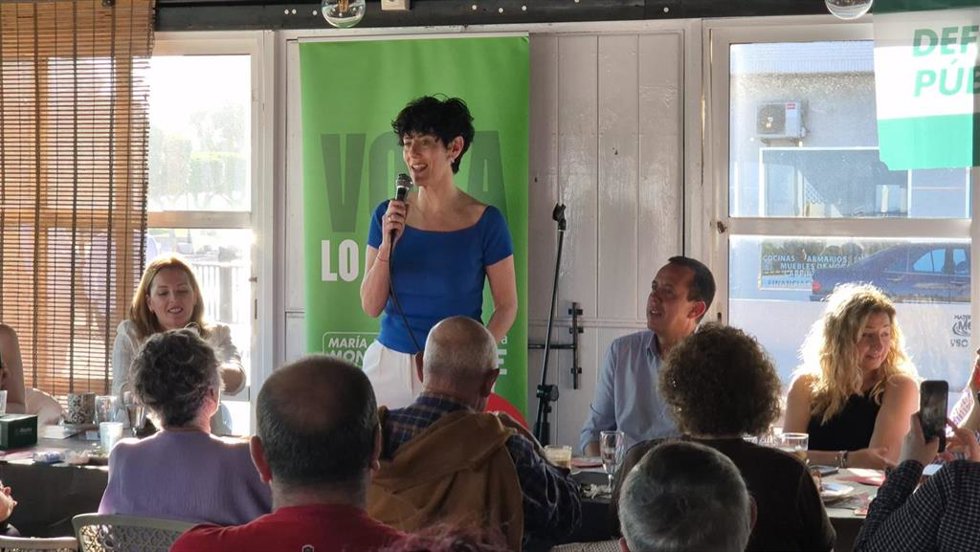 La secretaria de Ciencia, Innovación y Universidades del PSOE, Elma Saiz, participa en un acto en Adra (Almería).