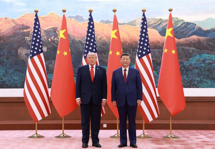 PEQUIM, 14 de maio de 2026  -- O presidente chinês Xi Jinping mantém conversações com o presidente dos Estados Unidos, Donald Trump, que se encontra em visita de Estado à China, no Grande Salão do Povo, em Pequim, capital da China, em 14 de maio de 2026.